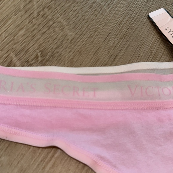Victoria's Secret Pink Thong - Picture 3 of 5